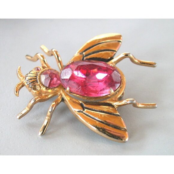 Coro Vintage Gold-Tone Bee Brooch With Pink Rhinestone - Picture 1 of 2